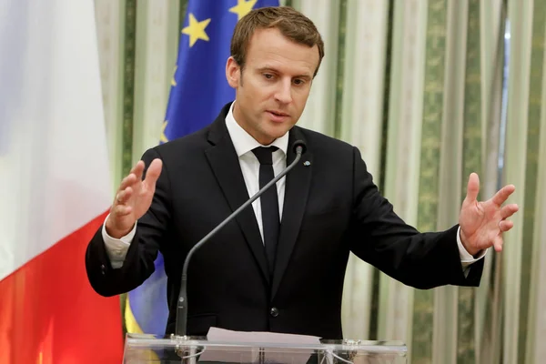 Francuski prezydent Emmanuel Macron z żoną Brigitte Tronier — Zdjęcie stockowe