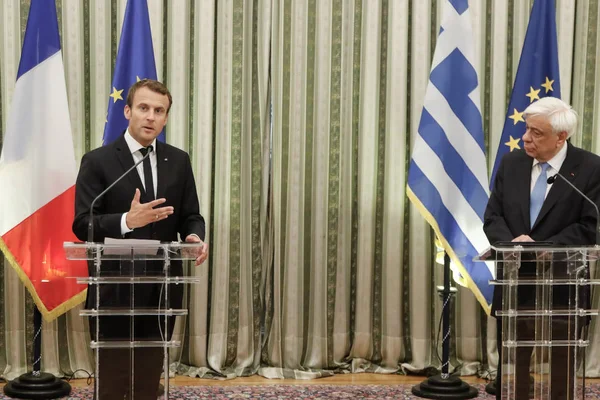 Französischer präsident emmanuel macron mit seiner frau brigitte tronier — Stockfoto