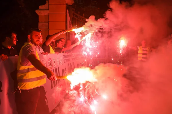 El fenerleri, itfaiye ve bağlantı noktası polis polislerle protesto — Stok fotoğraf