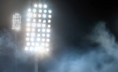 karanlık gece gökyüzü arka planda Stadyum ışıkları ve duman