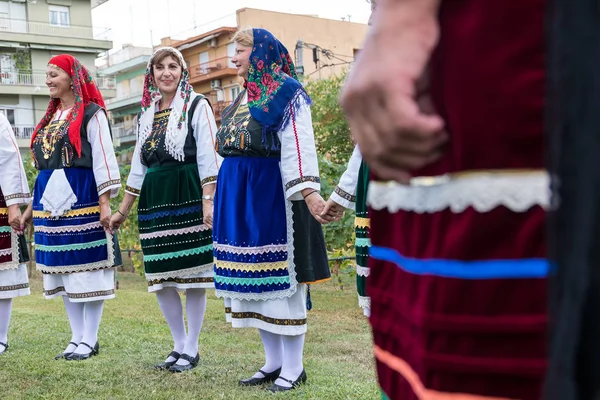 Group performing Greek folklore dance — Stock Photo, Image