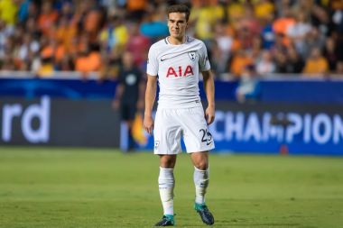 Apoel Vs Tottenham Hotspur arasında Şampiyonlar Ligi oyunu