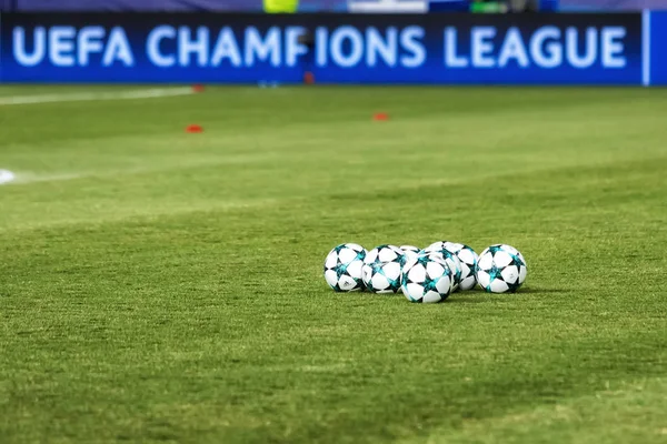 Apoel Vs Tottenham Hotspur arasında Şampiyonlar Ligi oyunu