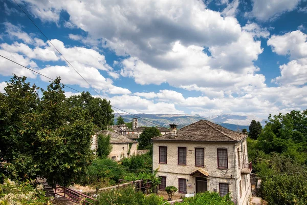 Alte Steinhäuser im Dorf Dilofo von Zagorochoria, Epirus, — Stockfoto