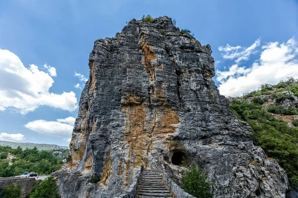 Old Kokkori - Ponte de pedra arqueada Noutsou no desfiladeiro Vikos, Zagor — Fotografia de Stock