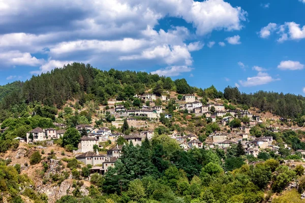 Vacker utsikt över den historiska byn av Tsepelovo i Zagori ar — Stockfoto