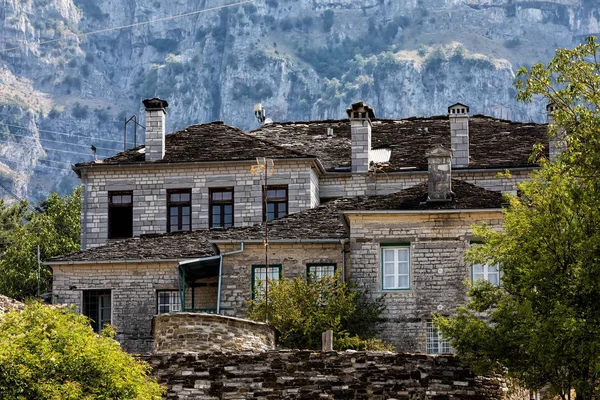 Staré kamenné domy ve vesnici Papingo Zagorochoria, Epirus, — Stock fotografie