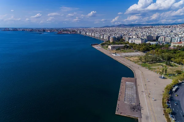 Vue aérienne du nouveau parc et du front de mer de la ville Thess — Photo