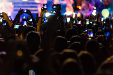 El ile bir akıllı telefon kayıtları canlı müzik festivali