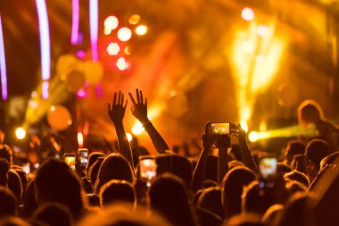 El ile bir akıllı telefon kayıtları canlı müzik festivali