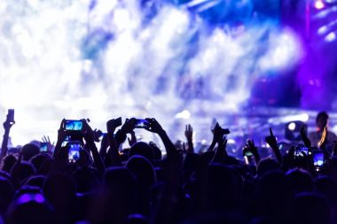 El ile bir akıllı telefon kayıtları canlı müzik festivali