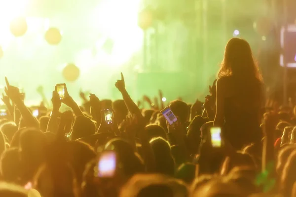 Hand with a smartphone records live music festival — Stock Photo, Image