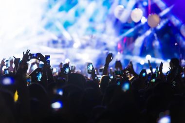 El ile bir akıllı telefon kayıtları canlı müzik festivali