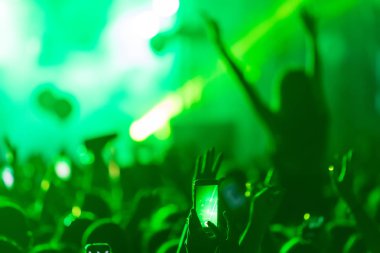 El ile bir akıllı telefon kayıtları canlı müzik festivali