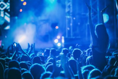 El ile bir akıllı telefon kayıtları canlı müzik festivali