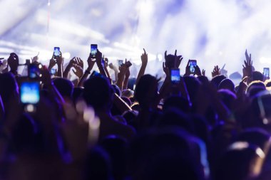 El ile bir akıllı telefon kayıtları canlı müzik festivali