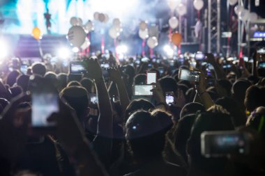 El ile bir akıllı telefon kayıtları canlı müzik festivali