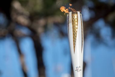 Kış Olimpiyat Meşalesi koşusu Thessaloniki içinde geldi