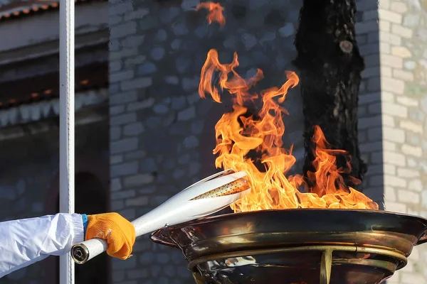 Эстафета факела зимних Олимпийских игр прибыла в Салоники — стоковое фото