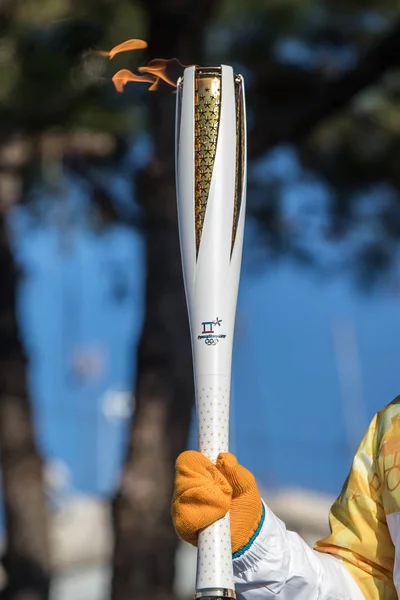 La staffetta della torcia delle Olimpiadi invernali è arrivata a Salonicco — Foto Stock