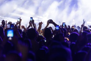 El ile bir akıllı telefon kayıtları canlı müzik festivali