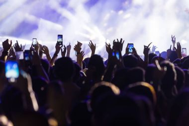 El ile bir akıllı telefon kayıtları canlı müzik festivali