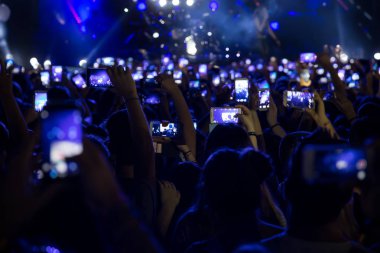 El ile bir akıllı telefon kayıtları canlı müzik festivali