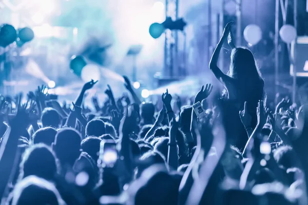 Hand with a smartphone records live music festival — Stock Photo, Image