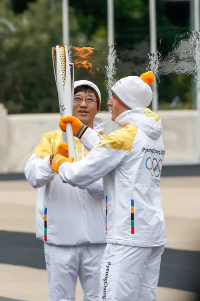 Церемония открытия Олимпийского огня на зимних Олимпийских играх — стоковое фото