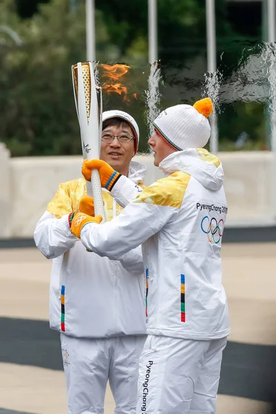 Церемонія олімпійський вогонь зимової Олімпіади — стокове фото