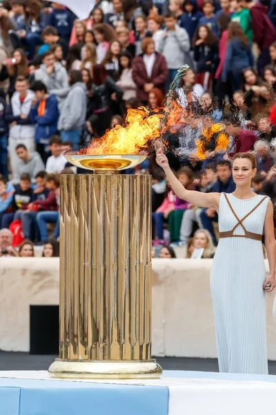 Olympiatulen seremonia talviolympialaisissa — kuvapankkivalokuva