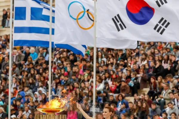 Церемонія олімпійський вогонь зимової Олімпіади — стокове фото