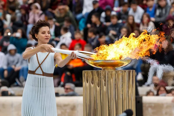 Церемония открытия Олимпийского огня на зимних Олимпийских играх — стоковое фото