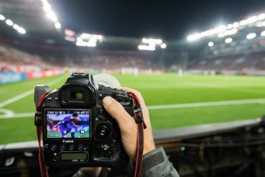 Arada Olympiakos vs Fc Barcelona UEFA Şampiyonlar Ligi oyunu