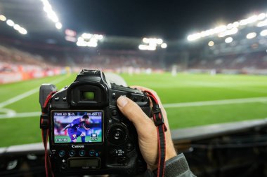 Arada Olympiakos vs Fc Barcelona UEFA Şampiyonlar Ligi oyunu