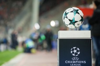 Arada Olympiakos vs Fc Barcelona UEFA Şampiyonlar Ligi oyunu