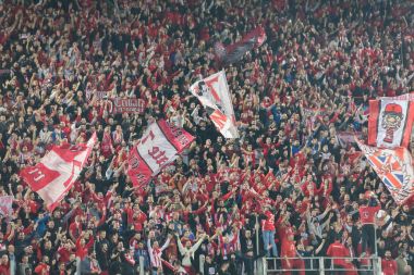 Arada Olympiakos vs Fc Barcelona UEFA Şampiyonlar Ligi oyunu