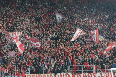 Arada Olympiakos vs Fc Barcelona UEFA Şampiyonlar Ligi oyunu