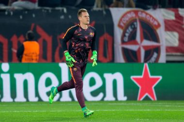 Arada Olympiakos vs Fc Barcelona UEFA Şampiyonlar Ligi oyunu
