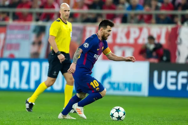 Pertandingan Liga Champions UEFA antara Olympiacos melawan FC Barcelona — Stok Foto