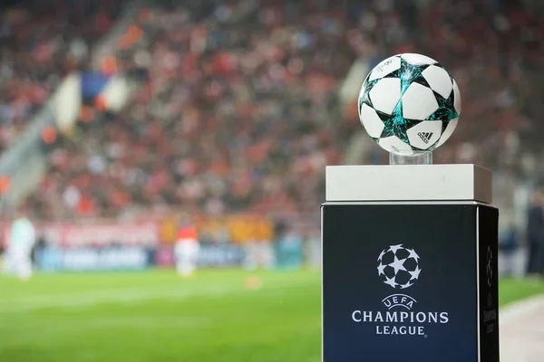 Pertandingan Liga Champions UEFA antara Olympiacos melawan FC Barcelona — Stok Foto