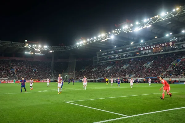 Arada Olympiakos vs Fc Barcelona UEFA Şampiyonlar Ligi oyunu — Stok fotoğraf