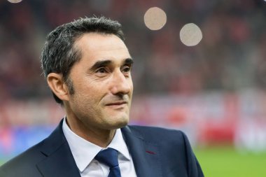 Arada Olympiakos vs Fc Barcelona UEFA Şampiyonlar Ligi oyunu