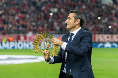 Arada Olympiakos vs Fc Barcelona UEFA Şampiyonlar Ligi oyunu