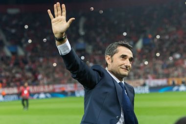 Arada Olympiakos vs Fc Barcelona UEFA Şampiyonlar Ligi oyunu