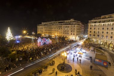 Noel ağacı ile Selanik'te Aristoteles'in Meydanı 