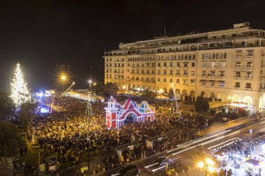 Noel ağacı ile Selanik'te Aristoteles'in Meydanı 