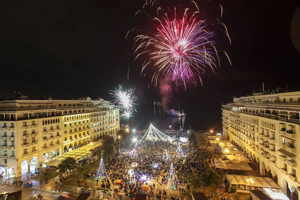 Praça de Aristóteles em Salónica durante as celebrações de Ano Novo — Fotografia de Stock
