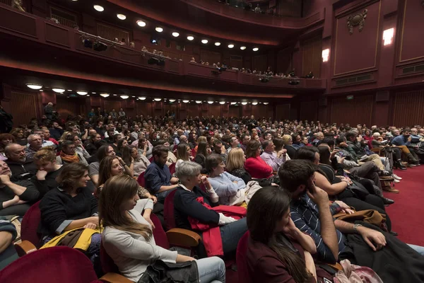 Thessaloniki, Yunanistan - 7 Kasım 2017: 58 uluslararası Selanik Film Festivali Olympion sinemada sırasında sinemada izlerken seyirci