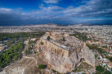 Parthenon Tapınağı ve Akropolis'in Atina, Yunanistan Hava görünümünü 